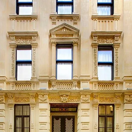 Hotel Miniature 3*